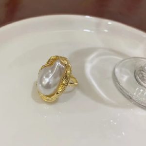 Big pearl finger ring
