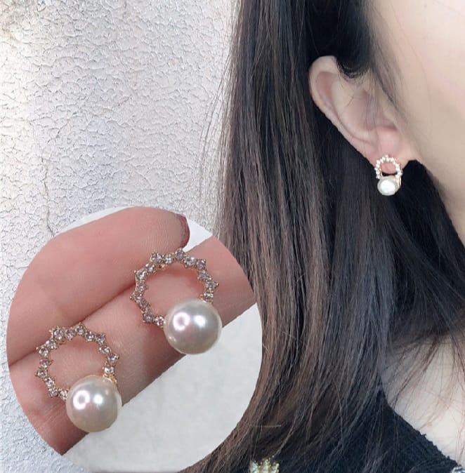 Round Pearl Ear Ring