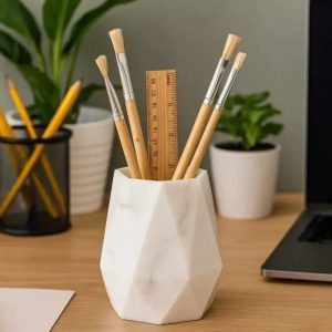 01 Piece Diamond shape vase