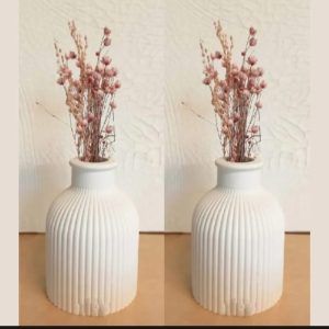 01 Piece Designed flower vase