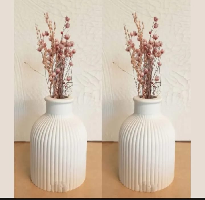 01 Piece Designed flower vase