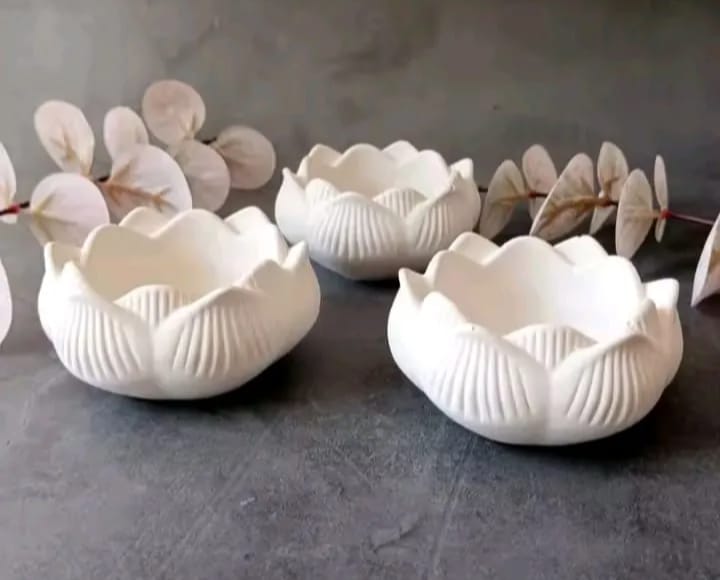 01 piece Lotus shaped indoor planter