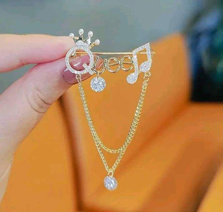 Brooch _ 003